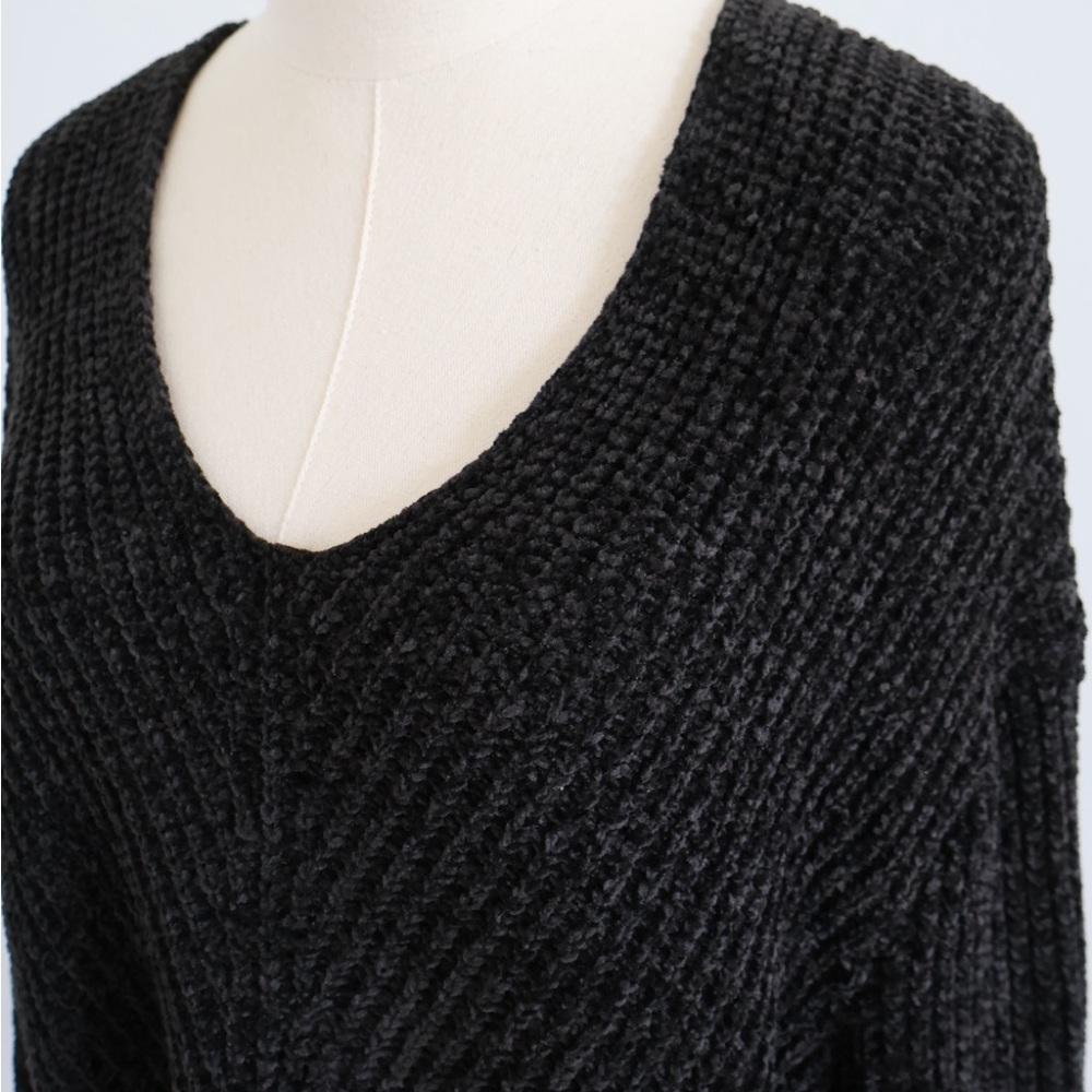 Urban Outfitters Black Chenille Slouchy V-Neck Sweater - Picture 5 of 5